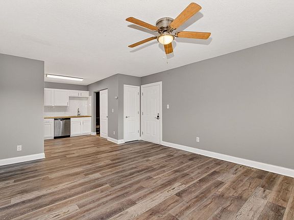 5th image of 1580 E Mound St E