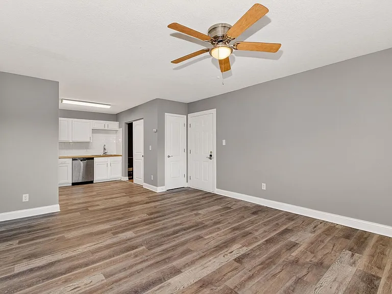 1580 E Mound St — Photo 5