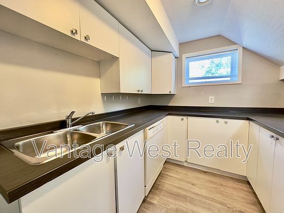 2nd image of 746B Burne Ave