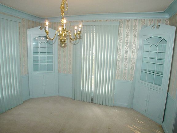 4th image of 9401 Parkside Dr