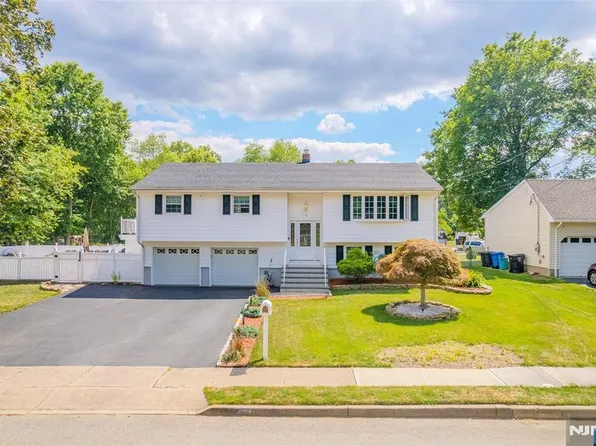 22 Cypress Ln, Paramus, NJ 07652