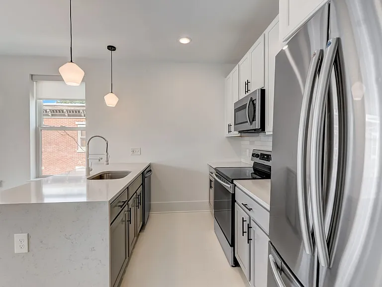 2046 N Front St — Photo 29