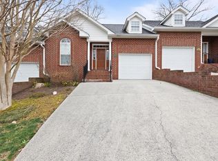 724 Maple Point Dr, Cookeville, TN 38501