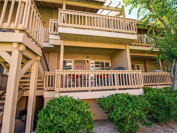 2nd image of 17940 River Cir APT 4