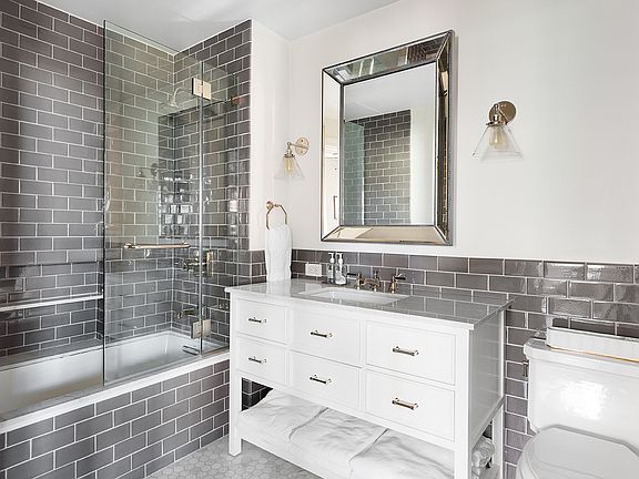 5th image of 80 Chambers St APT 13D