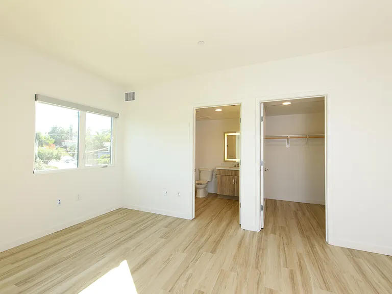 Rising Sun Apartments — Photo 10