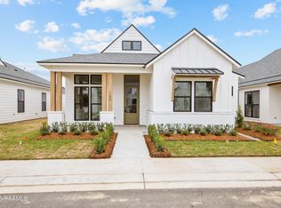 107 Wishing Well Dr, Broussard, LA 70518