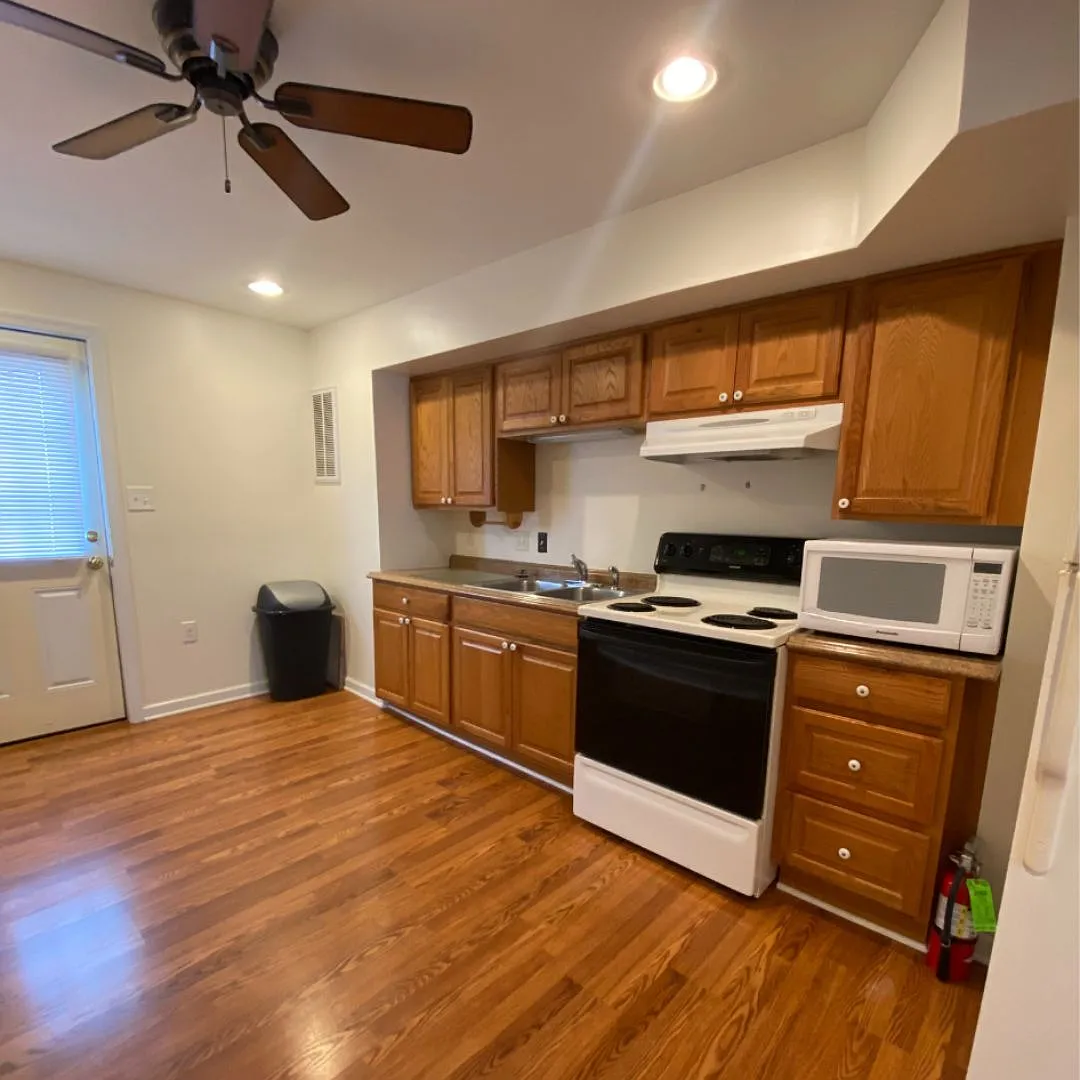 2 bed, 1300 sqft, $1,200 — Photo 2