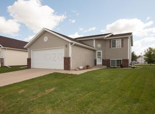3232 39th Ave S, Fargo, ND 58104