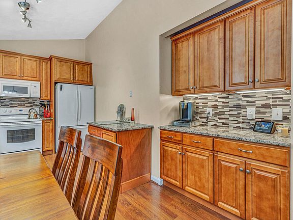 5th image of 2335 Oakleaf Dr