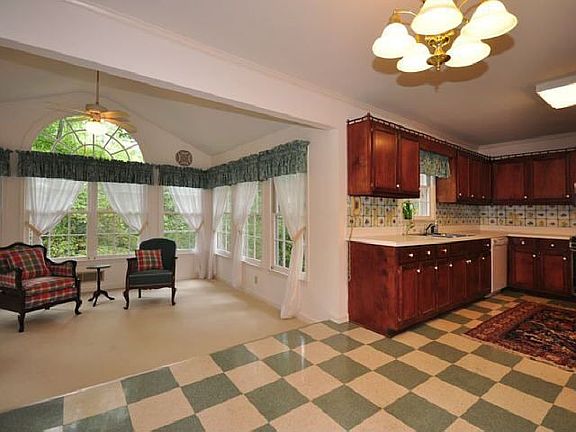 3rd image of 2150 Kensington Ct SW