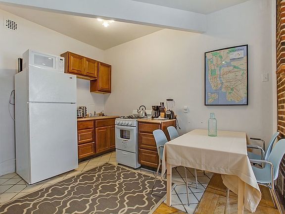 4th image of 458 W 50th St #4