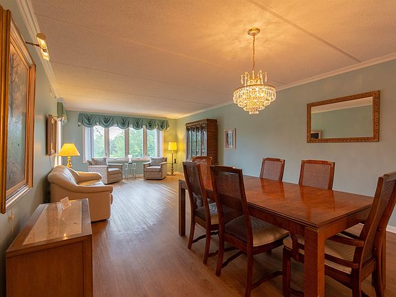 4th image of 710 Creekside Dr