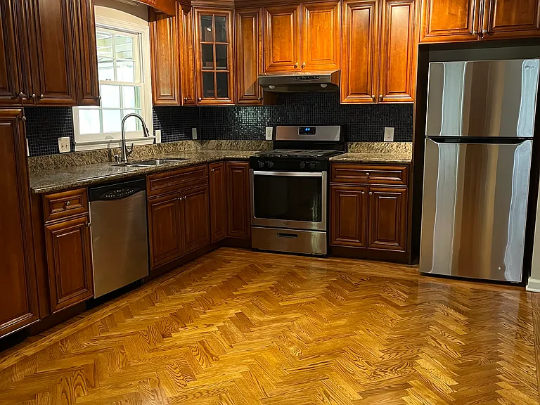 235 Corinth Ct — Photo 5