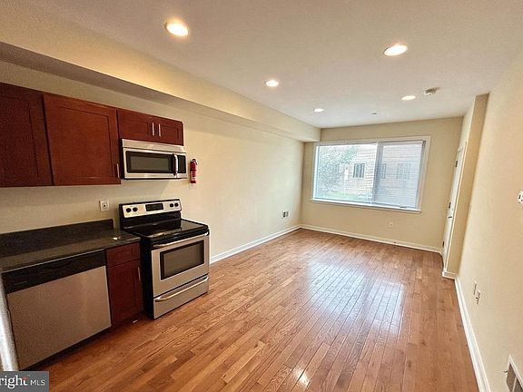 2nd image of 332 N 41st St