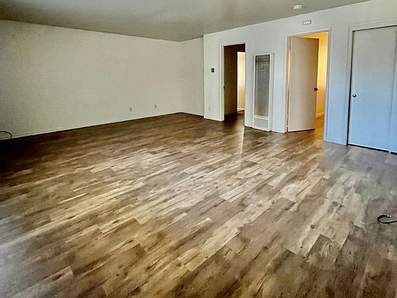 4th image of 5590 Clovercrest Dr #21