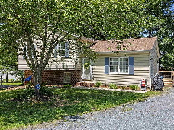 5th image of 16 Kingston Ct