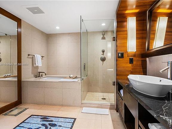 4th image of 6801 Collins Ave #518