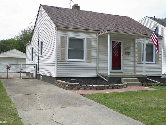 2nd image of 19300 Woodcrest St