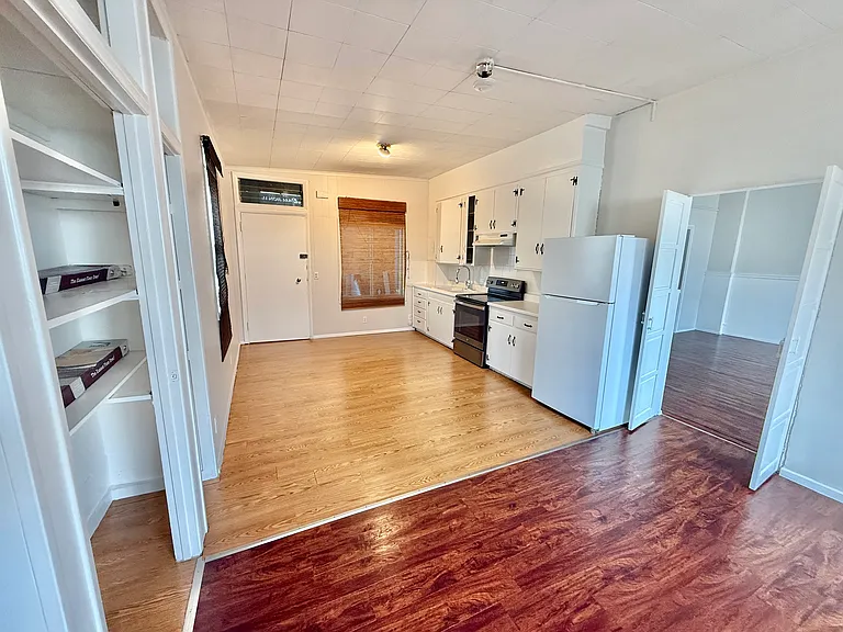284 3rd Ave #B — Photo 7