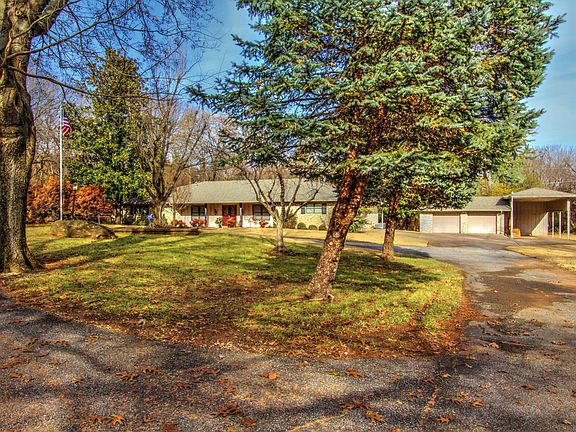 3rd image of 3001 Cedar Oak Dr