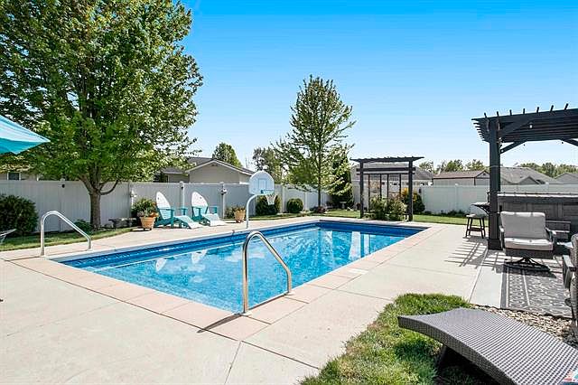 2nd image of 2410 Tulip Blvd