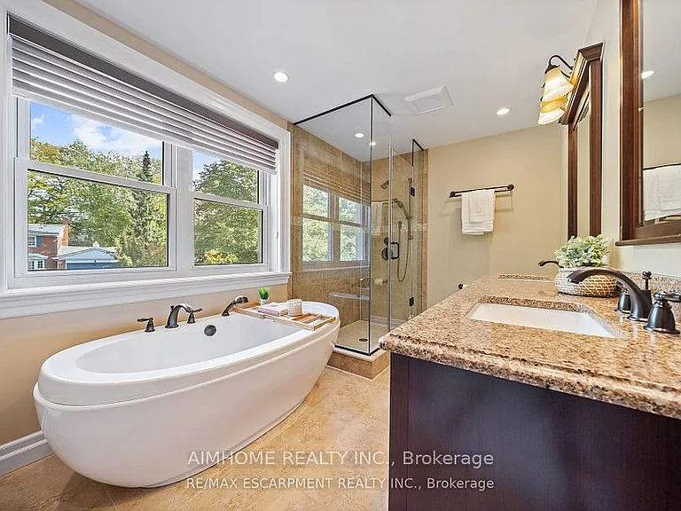1300 Braeside Dr — Photo 5