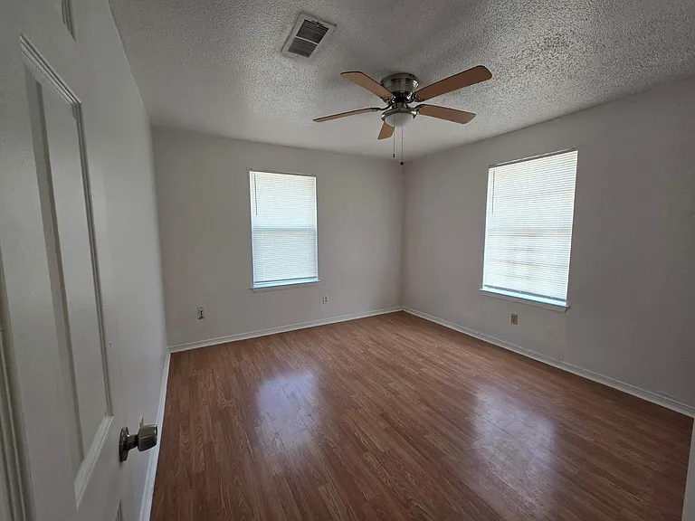 308 Duke Dr #B — Photo 11