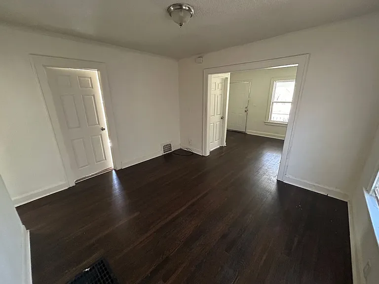 5357 Swope Pkwy — Photo 9
