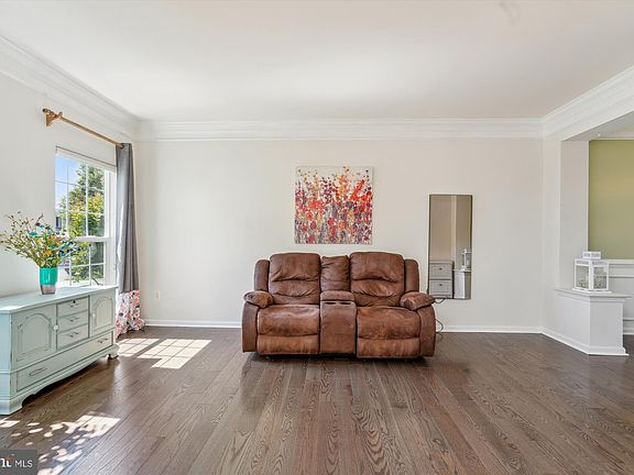 4th image of 217 Northfield Way