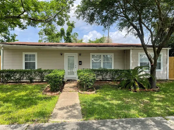 1701 Utah St, Baytown, TX 77520