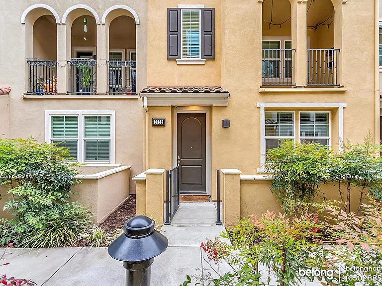 5832 Crespi Way — Photo 4