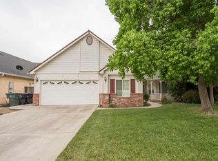 5021 W Oriole Ave, Visalia, CA 93291