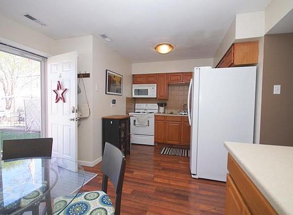 5th image of 713 Bates St