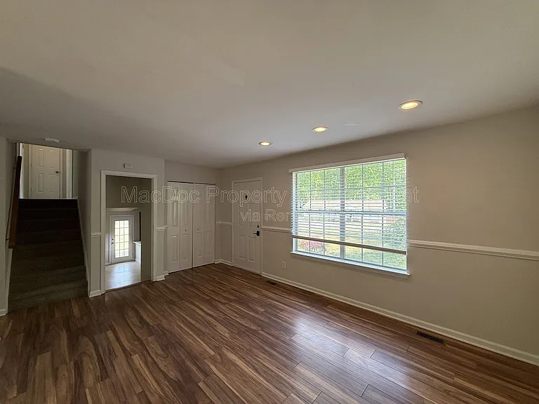 10910 Chesterwood Dr — Photo 4