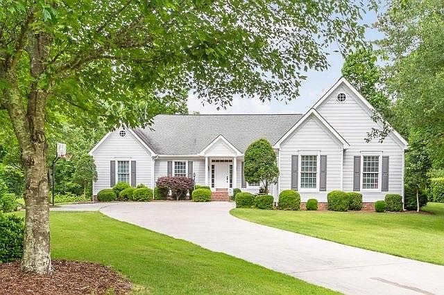 1st image of 297 Bridgewater Dr