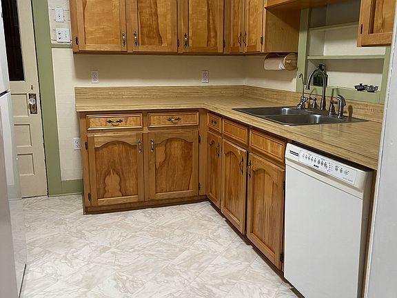 5th image of 740 Saint Thomas St