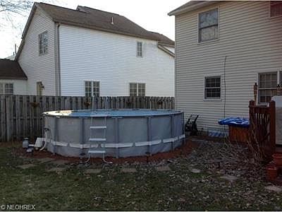 4th image of 385 Ivanhoe Ave