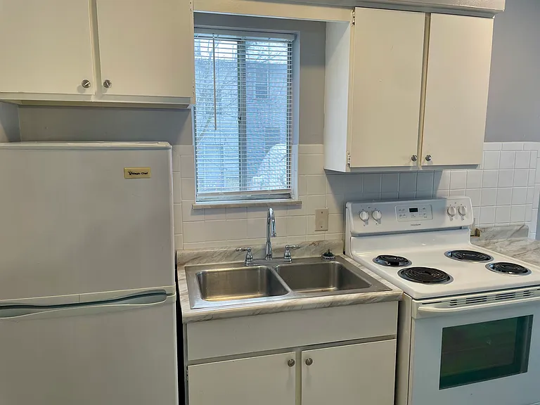 595 Brown St #2 — Photo 3
