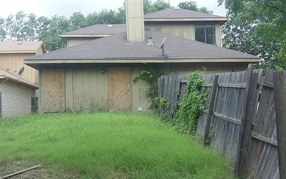 2nd image of 2712 Briarbank Cir