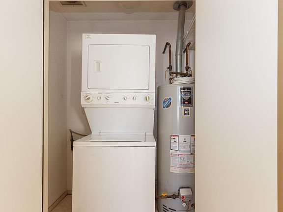 4th image of 169 Waverly Ave