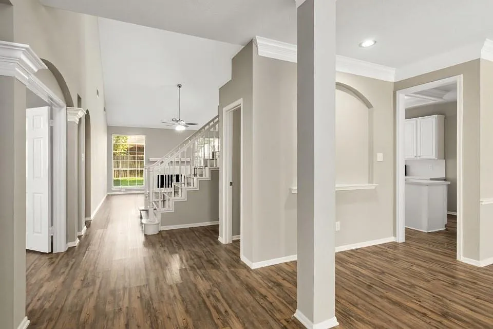 5 bed, 3.5 bath, 2885 sqft, $3,200 — Photo 3