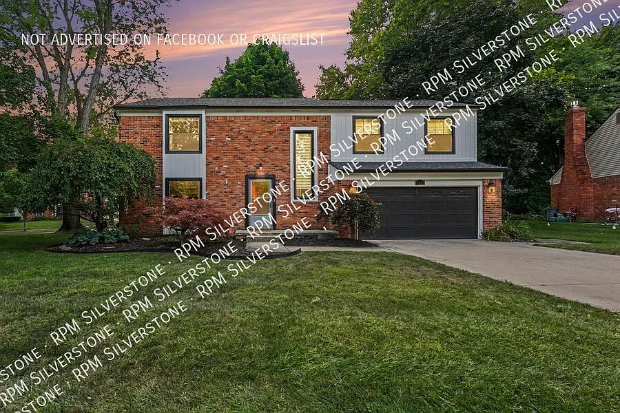 Spacious 4-bedroom — Photo 1