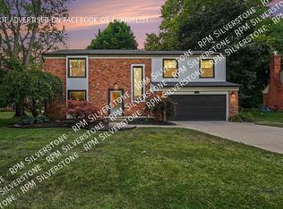 2945 Cedar Ridge Dr, Troy, MI 48084
