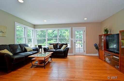 5th image of 2039 Glen Oak Dr