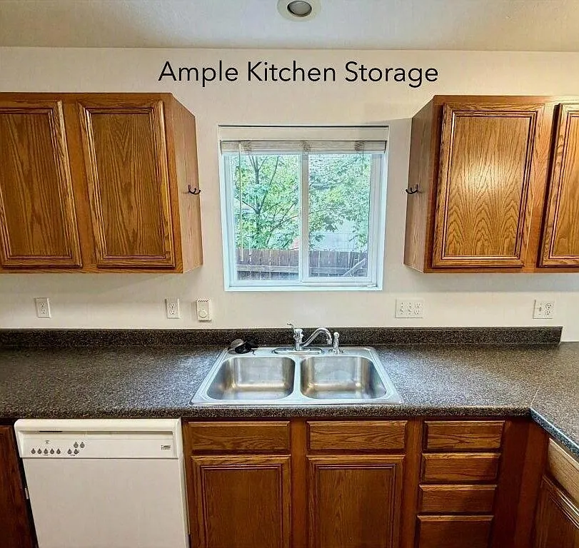 3 bed, 2.5 bath, 1250 sqft, $1,825 — Photo 3