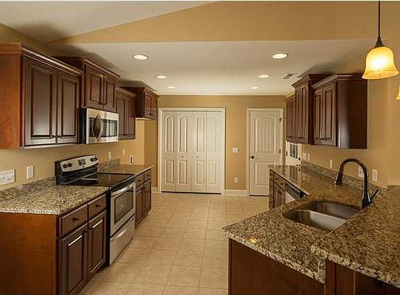 4th image of 1722 Chelsa Dr