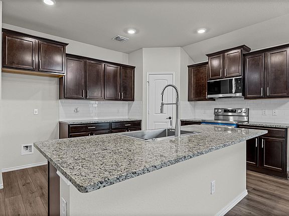 3rd image of 222 Reagor Dr