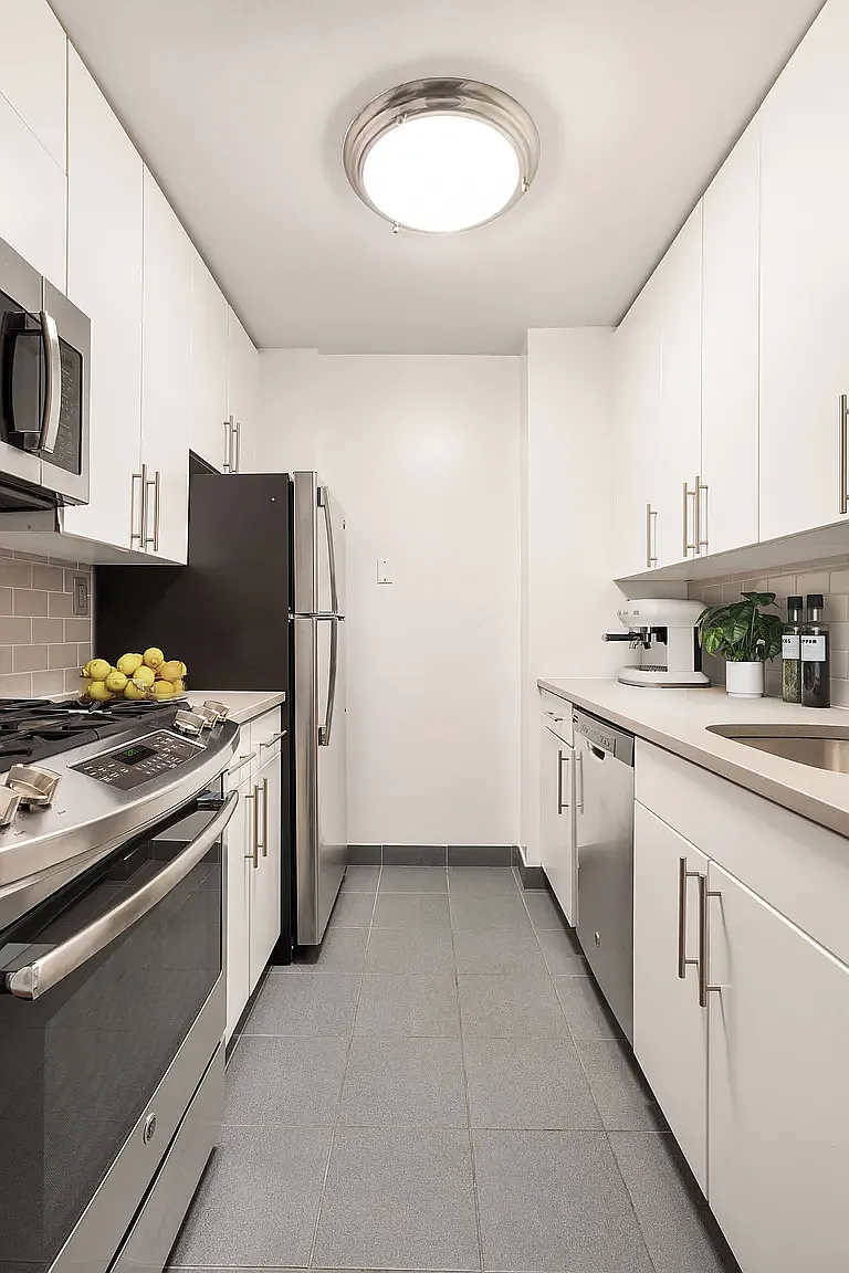260 West 52nd Street — Photo 2