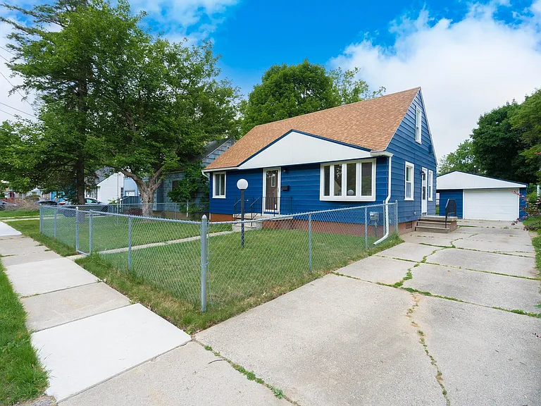 610 W Austin Ave — Photo 3